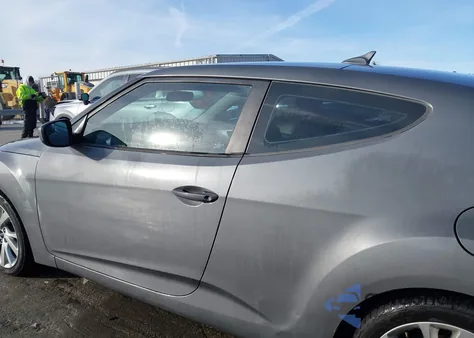 2016 Hyundai Veloster z USA, uszkodzony, nr VIN KMHTC6AD2GU283301